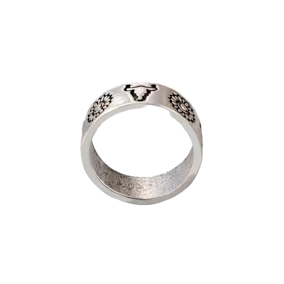 Totem Pole Style Cow and Floral Engraved Ring - Picture 5 of 5